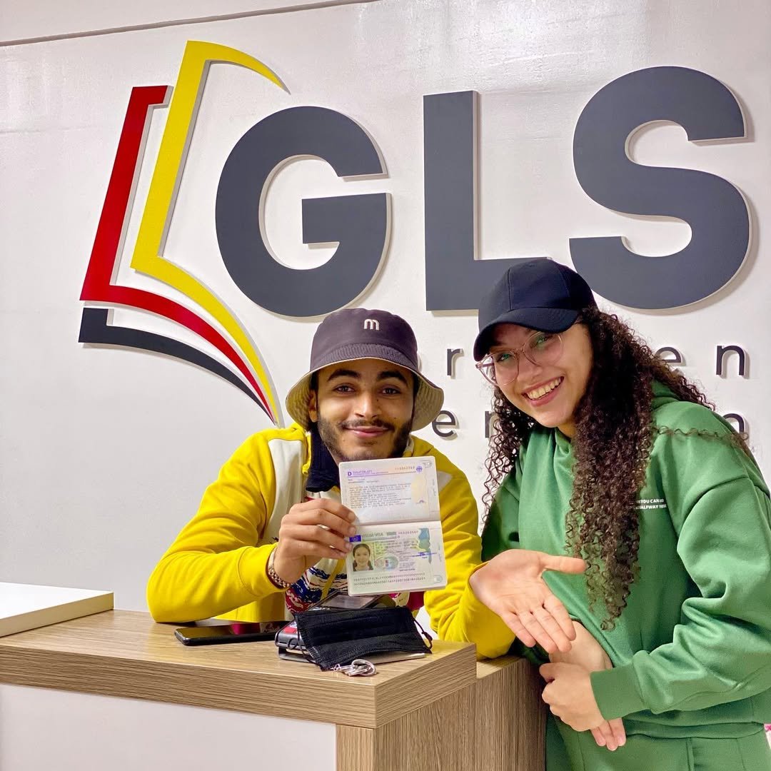 Smiling students at GLS Sprachenzentrum
