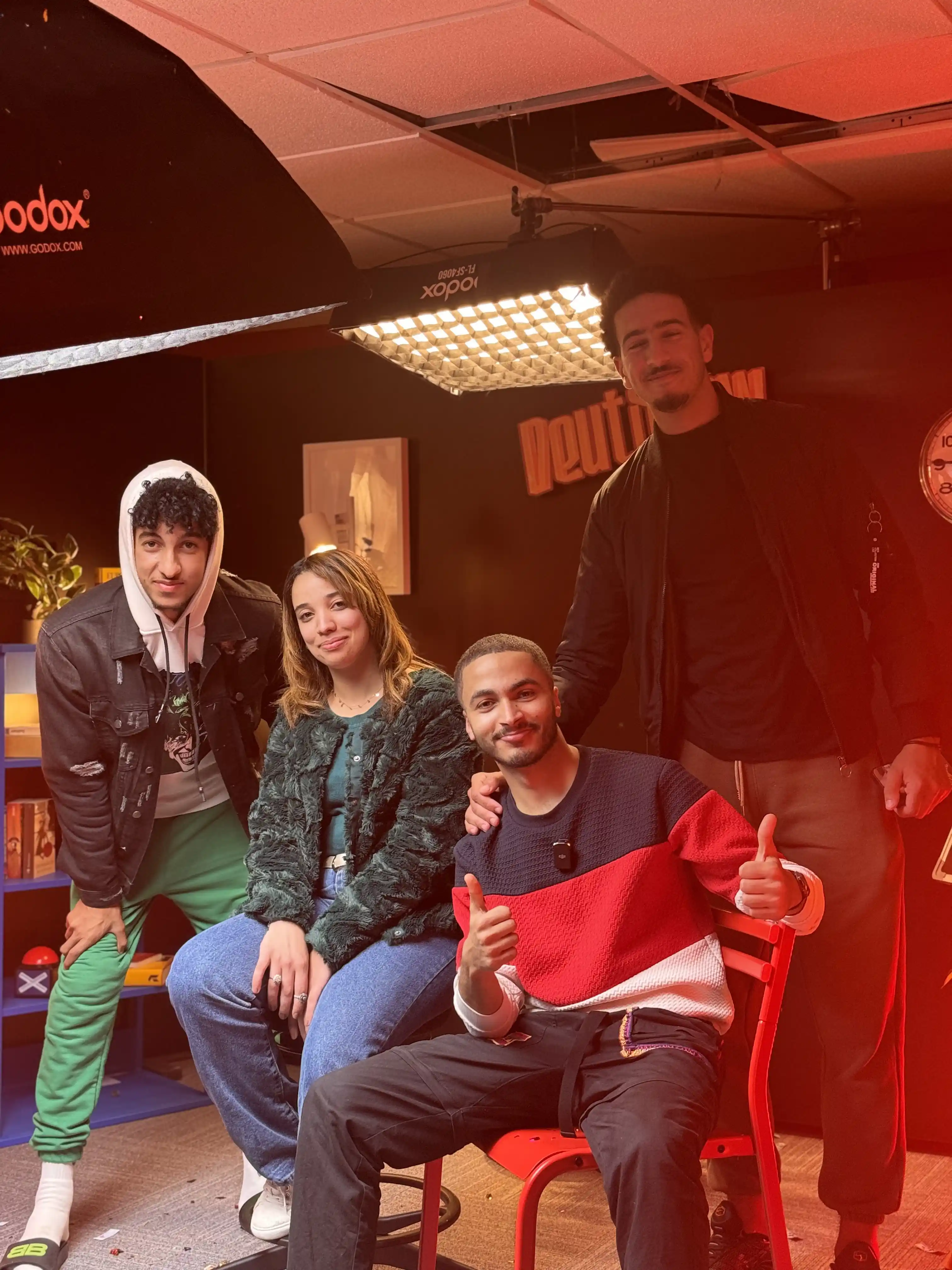 Étudiants au GLS Café se relaxant entre les cours